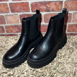 EUC REDTOP womens Black boots, size 8